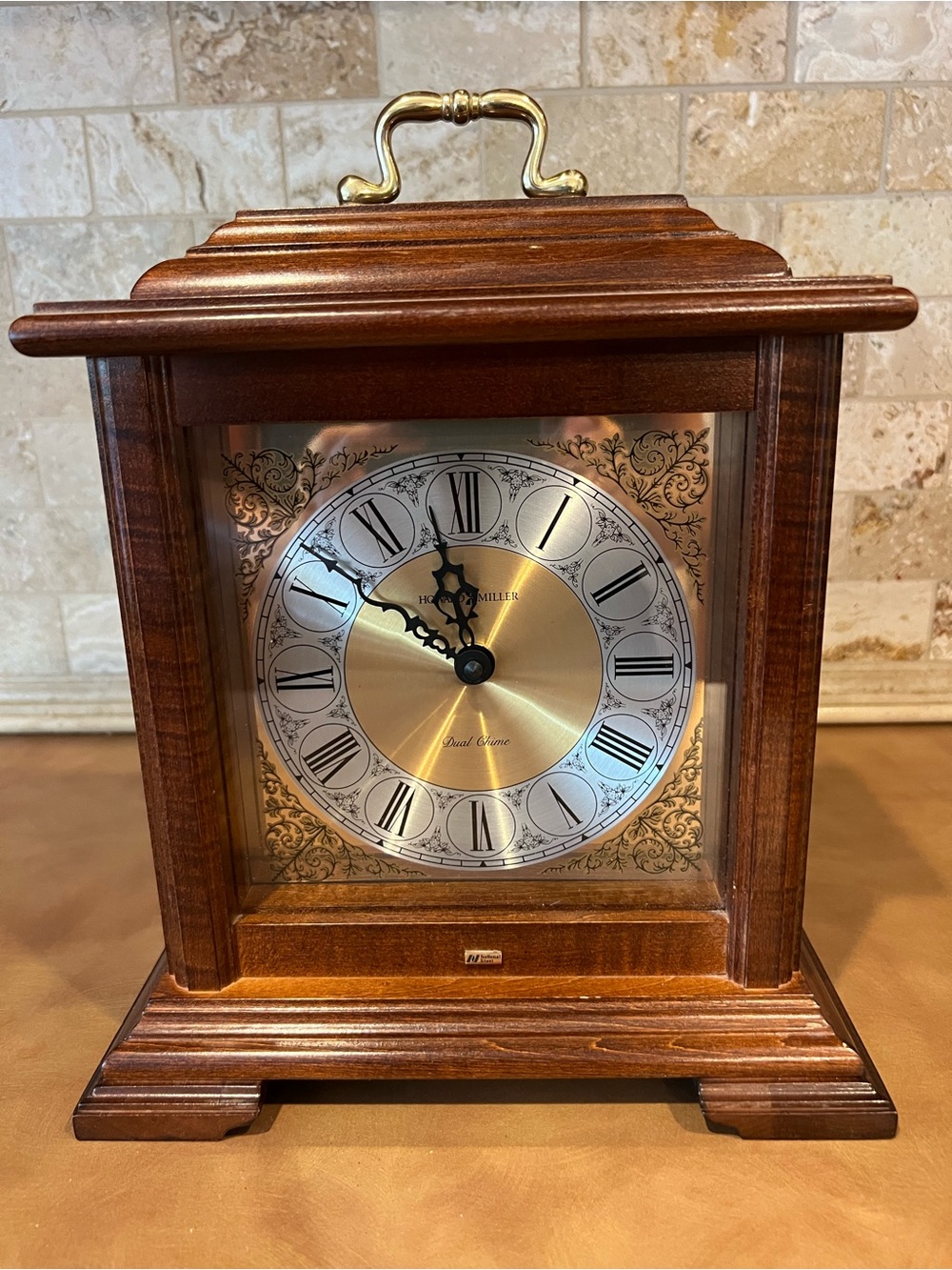 Howard Miller wood/brass Mantel Mantel Clock with Dual Chimes, Tested